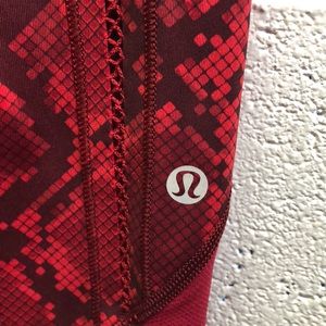lululemon athletica Pants - Lululemon red & black snakeskin pattern crop sz 10 lululemon athletica Pants - Lululemon red & black snakeskin pattern crop sz 10